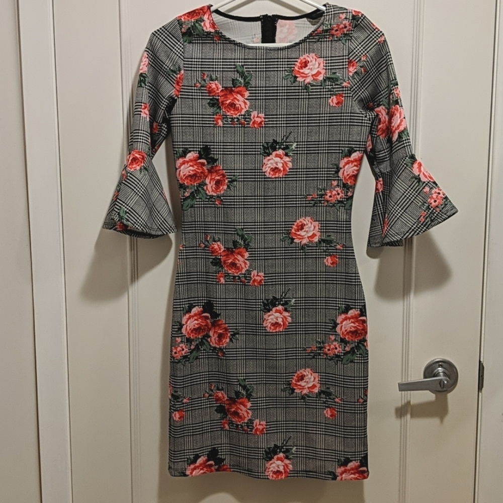 Crece Floral Check Peplum Sleeve Dress